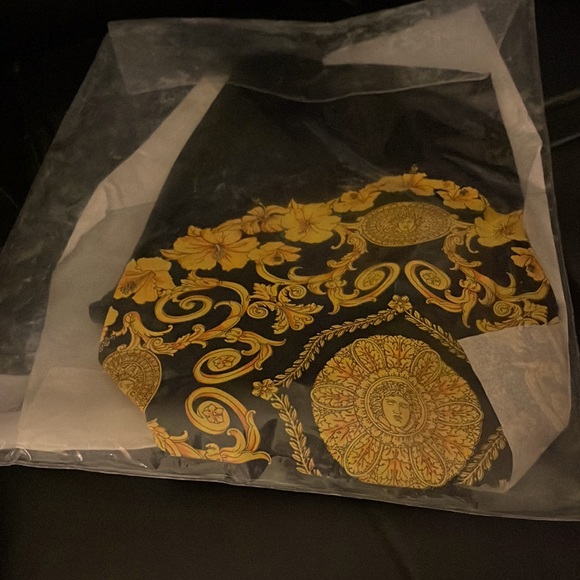 (BFS)Versace Multi-Baroque t shirt(SALE) - Picture 6 of 10